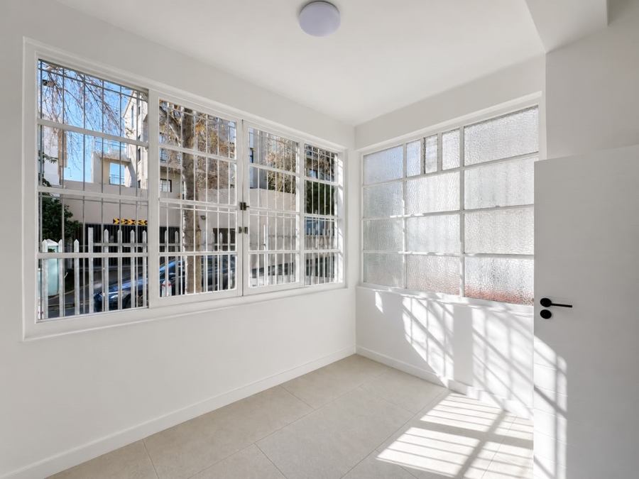 2 Bedroom Property for Sale in Sea Point Western Cape